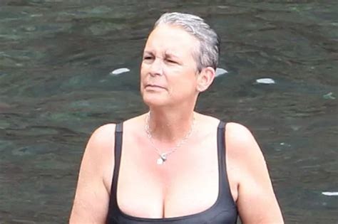 Jamie Lee Curtis Wears A Swimming Costume On The Beach In Hawaii Irish Mirror Online