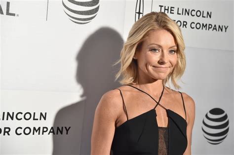 Kelly Ripa Adele And 9 Other Celebrities Who Quit Smoking