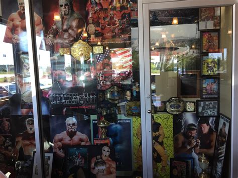 So Theres A Shrine To Big Poppa Pump At My Local Shoneys Rsquaredcircle