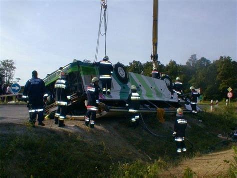 Egy éve történt a 12 halálos áldozatot követelő buszbaleset, meggyanúsították a teherautó sofőrjét. Tragikus buszbaleset Balatonszentgyörgynél, 20 halott ...