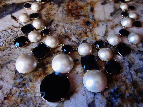 KATE SPADE NEW YORK RARE METROPOLITAN PEARL OPERA HALL BOLD NECKLACE