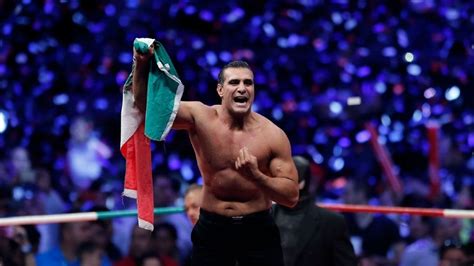 Alberto El Patrón promete asesoría legal y servicio médico digno a sus