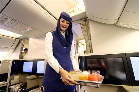 شرح خطوات التقديم على وظيفة مضيفة طيران سعودية