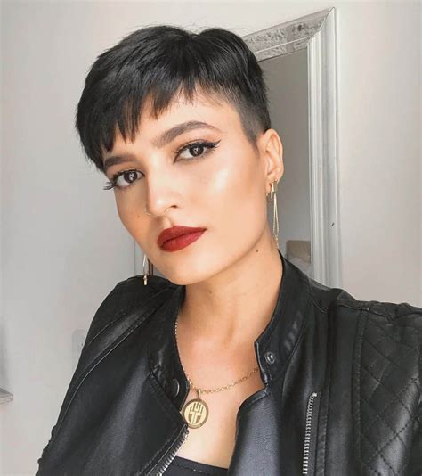 19 Photos Of Pixie Cut With Bangs Prove This Is Trendy In 2021