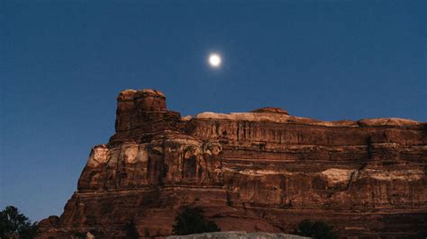 Download Wallpaper 3840x2160 Canyon Rocks Night Moon Landscape 4k