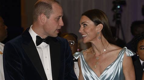 Prince William And Kate Middleton Caught In Rare Pda Moment In The Bahamas See Adorable Photos