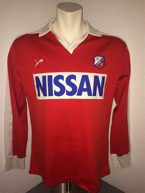 Fc utrecht gaat het thuisshirt voor het seizoen 2018/2019 aanpassen. FC Utrecht Thuis voetbalshirt 1983 - 1984. Toegevoegd op ...
