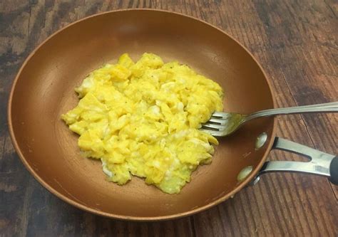 How To Make The Best Fluffy Scrambled Eggs Its Everything Delicious