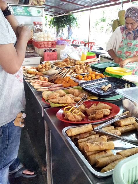 Kalau nak ikutkan banyak sangat list yang kami senaraikan. Story Mory Kami: Tempat Makan di Melaka (part 1)