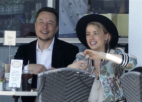 After a year of romance, however, they split, although remained close enough. L'amore tra Elon Musk e Amber Heard continua: le foto insieme