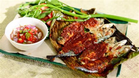 Ikan kembung goreng seekor = 140 kalori ikan tenggiri goreng bercili sepotong = 142 kalori ayam kari seketul = 250 kalori ayam tandoori rotiroti putih (kosong) 1kpg = 69.4 kalori sandwich sardin sepotong = 70 kaloriroti pita sekeping = 124 kalori roti bakar coklat sekeping = 275 kalori roti. Resep Ikan Kembung Bakar ala Rumah Makan Padang ...