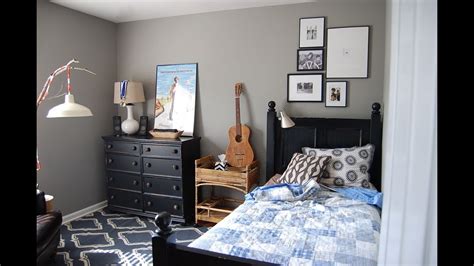 A boy's bedroom should show off his interest and personal style — whether it's bold and blue to things that go zoom. Easy & Simple Boys Bedroom Ideas - YouTube