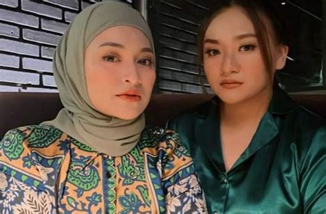 Nathalie Holscher Lepas Hijab Adiknya Yakin Allah Tetap Jaga Kakak