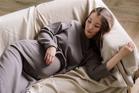 Ketahui Posisi Tidur Yang Baik Untuk Ibu Hamil Agar Nyaman