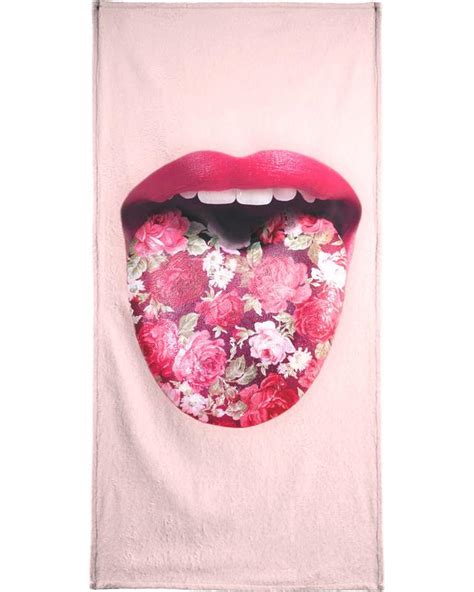 Floral Tongue Bath Towel Juniqe