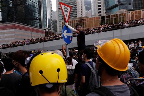 Hong Kong Protests Tens Of Thousands Of Demonstrators Paralyze Central