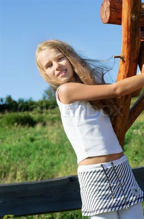 Acht Jahre Alt Lange Haare Mädchen Posiert Im Freien Stock Foto Colourbox