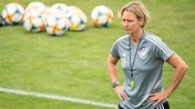 Fußball-Bundestrainerin Martina Voss-Tecklenburg besucht den VfB Stuttgart