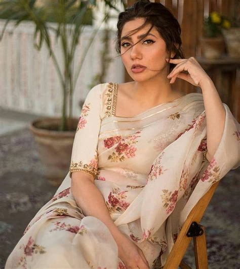 Mahira Khan Makes Us Succumb To A Love For Floral Sarees