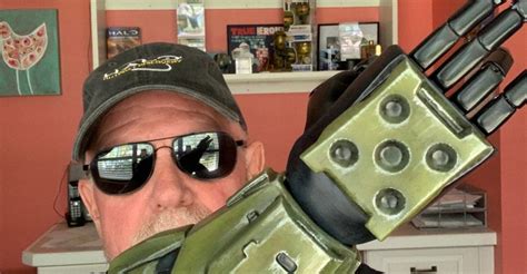 Halos Master Chief Actor Steve Downes Raises 8000 To Give Free
