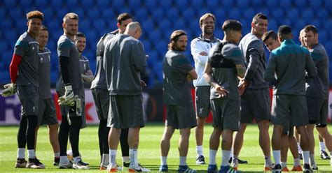 Mignolet, clyne, lovren, toure (benteke), moreno pes 2016 predicts the uefa europa league final 2016. Liverpool players prepare for penalties ahead of Europa ...