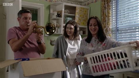 Eastenders Fans Left Thrilled By Surprise Comeback In Last Nights Episode Entertainment Daily