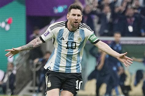 Messi Leads Argentina To 2 0 Win Over Mexico At World Cup Ap News