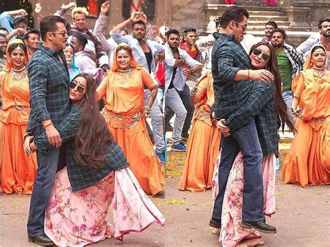 Sonakshi Sinha Lifting Salman Khan In These Fun Bts Pics From The Sets Of Dabangg 3 Is