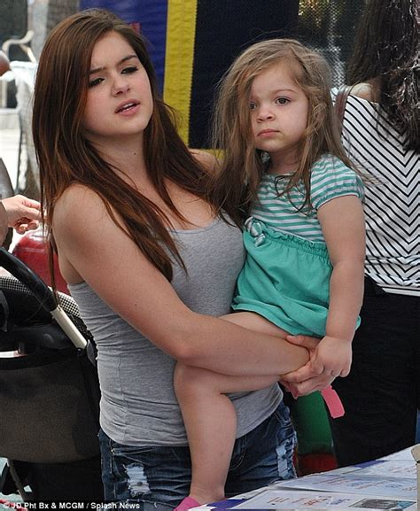 Ariel Winter Bonds With Her Niece At The Farmers Market As She Plays On The Swing Daily Mail