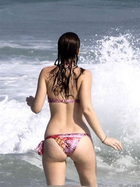 Beach Bums Of Famous Girls Pics