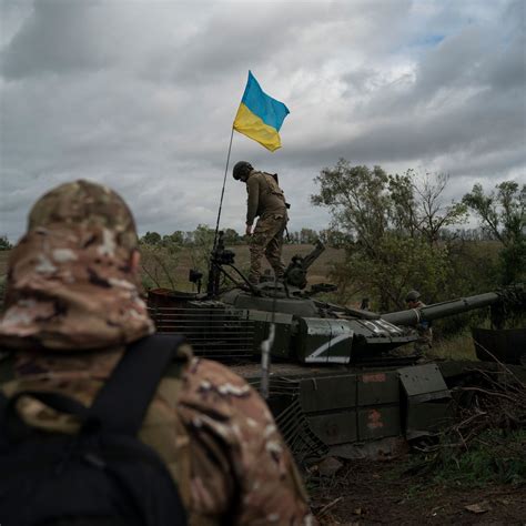Russias Death Toll From Ukraine War Is As High As 60000 Uk Says Wsj