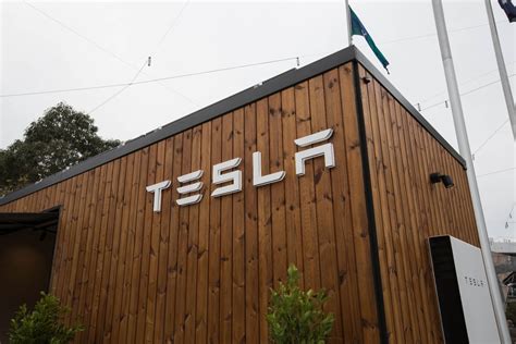 Tesla Takes Solar Powered Tiny House On Tour