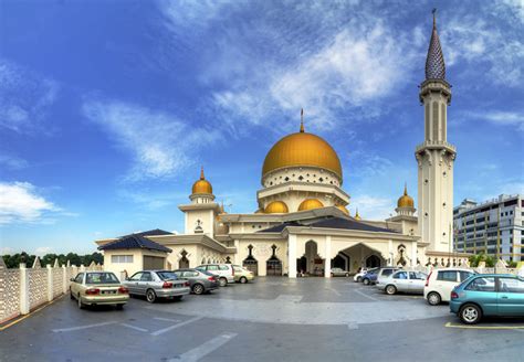 Also called the klang royal town mosque, it was completed in 2009 at a cost of rm24.3 million, to replace an older mosque of the same name that was occupying the site. Flickriver: Photoset 'Masjid Bandar Diraja Klang' by ...