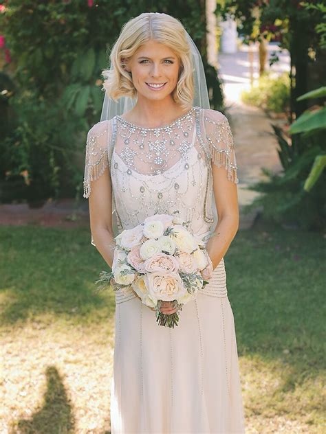 They also work wonderfully well with veils. 15 Beautiful Veiled Short Wedding Hairstyles