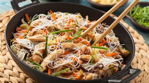 Recetas fáciles y rápidas para cocinar con wok. Receta de Wok de verduras y setas fácil de preparar