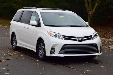 New 2019 Toyota Sienna Xle 4d Passenger Van In Boardman T19448