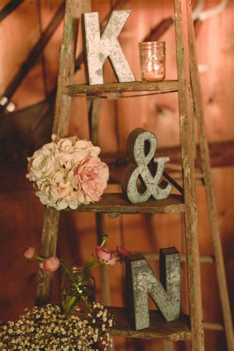 For the intimate moments leading up to the ceremony, nothing is more timeless than vintage wedding decor. 25 Genius Vintage Wedding Decorations Ideas | Deer Pearl ...