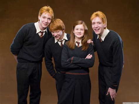 Hermana de Ron en "Harry Potter" creció y presume su figura en bikini