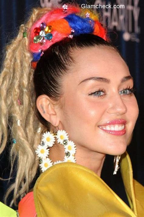 Flower Costume Miley Cyrus Beings Flower Power To The Hilarity For