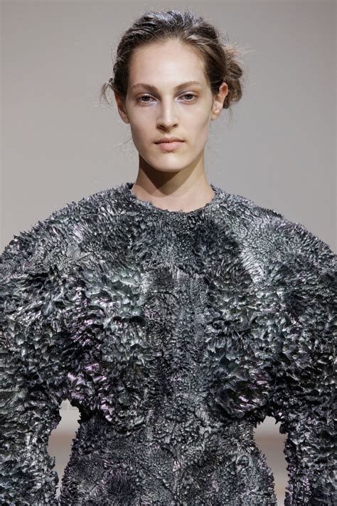 Magnetically Grown Couture By Jolan Van Der Wiel Iris Van Herpen