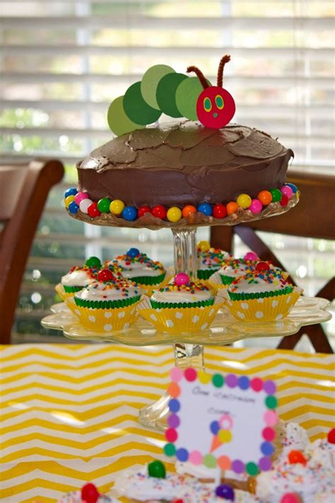 Auch gefülltem kuchen schadet die butter nicht. Die kleine Raupe Nimmersatt cake and cupcakes | kinder ...