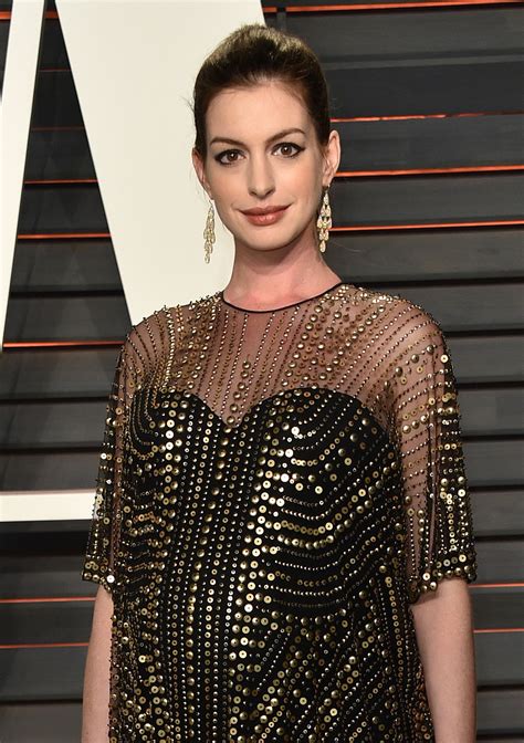 Oscars 2016 Anne Hathaway Plays Up Her Pregnancy Glow At The After