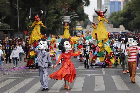 cuál es el origen del desfile del día de muertos en cdmx infobae