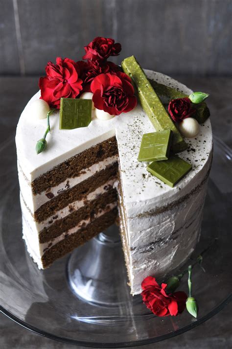 matcha cake with azuki red beans and vanilla swiss meringue buttercream — saltnpepperhere