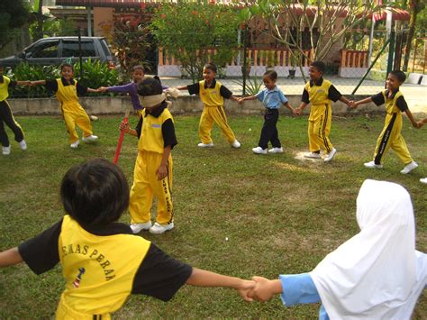 As we know, traditional games in our country are becoming more and more forgotten by people nowadays. Traditional Games in Malaysia: Nenek Kebayan