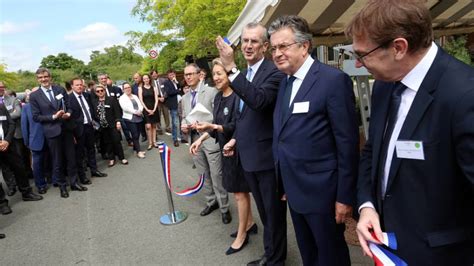 Il s'agit d'une institution bicentenaire, de capital privé lors de sa création le 18 janvier 1800 sous le consulat. "Poitiers est un atout pour la Banque de France"