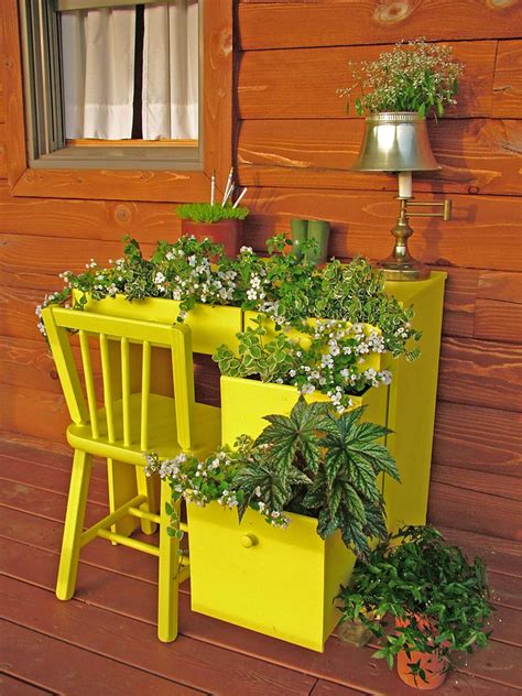 39 Best Creative Garden Container Ideas And Designs For 2017