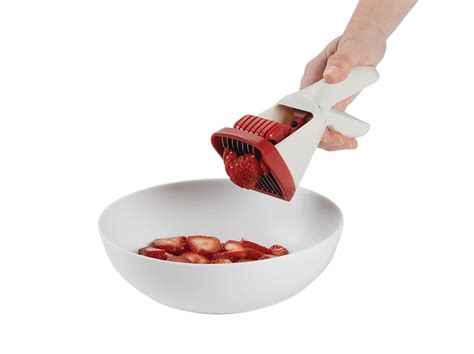 Chef N Strawberry Slicester Hand Held Strawberry Slicer New Free