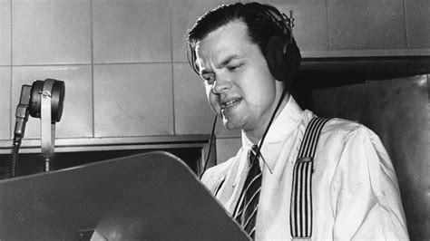 How Orson Welles 1930s War Of The Worlds Radio Adaptation Went Viral