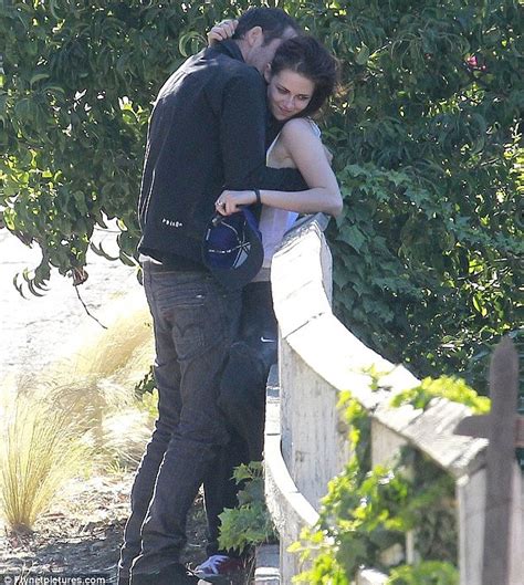 Robert Pattinson Forgives Kristen Stewart For Stupid Mistake After Cheating Scandal Daily